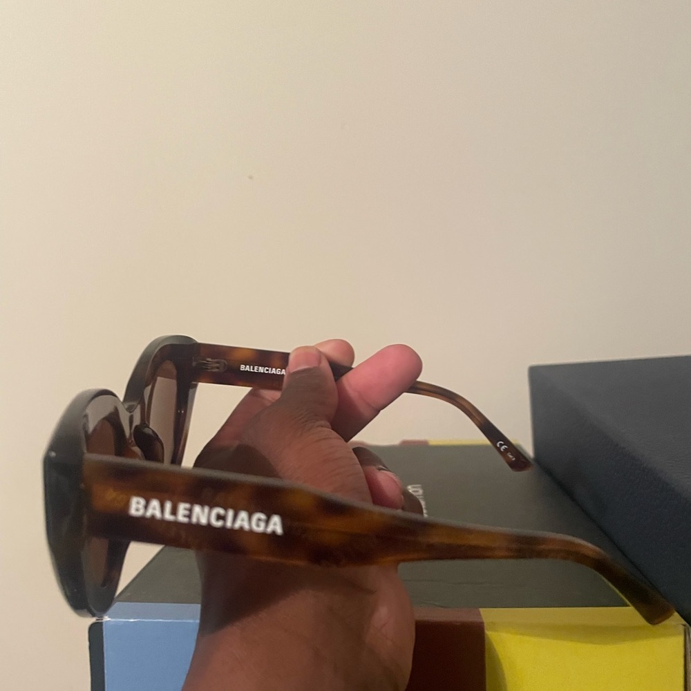 Balenciaga sunglasses brand new never worn unisex - Picture 2 of 5